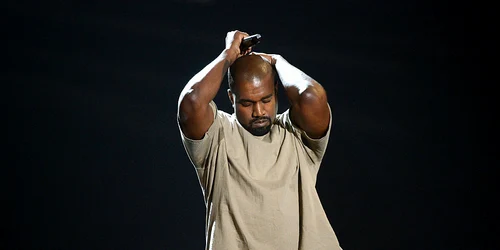 Kanye West Foto  Getty Images 486015706 jpg