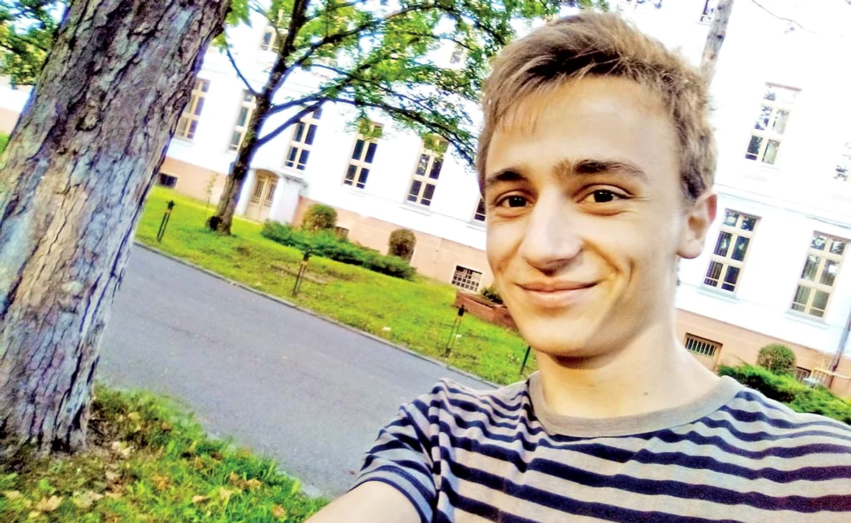 
    Ionatan, un elev de 18 ani din Bihor, a fost găsit spânzurat la o zi după ultimul examen la Bacalaureat  