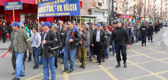 Angajaţii de la Uzinele Sodice Govora                                   FOTO Laurentiu Ionescu