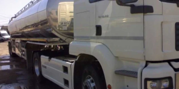 Oradea: Cisternă plină cu bitum fierbinte s-a răsturnat azi noapte