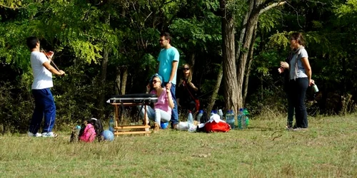 Cheile Dobrogei - cum au curăţat constănţenii zona de grătare - acţiune ecologizare făcută de voluntari Foto Arhivă personală