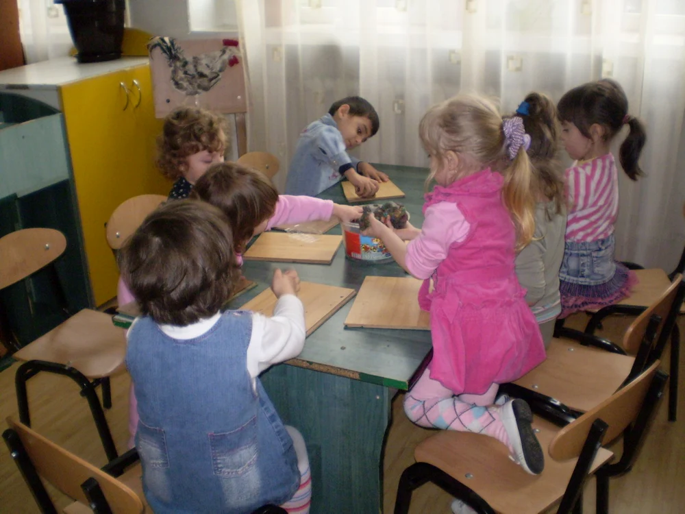 Creşa şi grădiniţa influenţează dezvoltarea emoţională a copiilor, potrivit unui studiu FOTO Adevarul