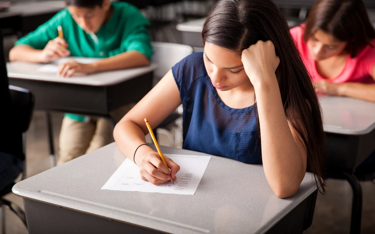 Accesul în sălile de examen este permis până la ora 08:30. FOTO: Freepik