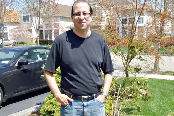 “Eu la piscina  hotelului  de 5 stele  Astoria”