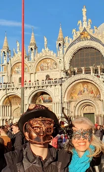 2 bianca brad la carnavalul de la venetia criza coronavirus panica in italia 1 jpg jpeg