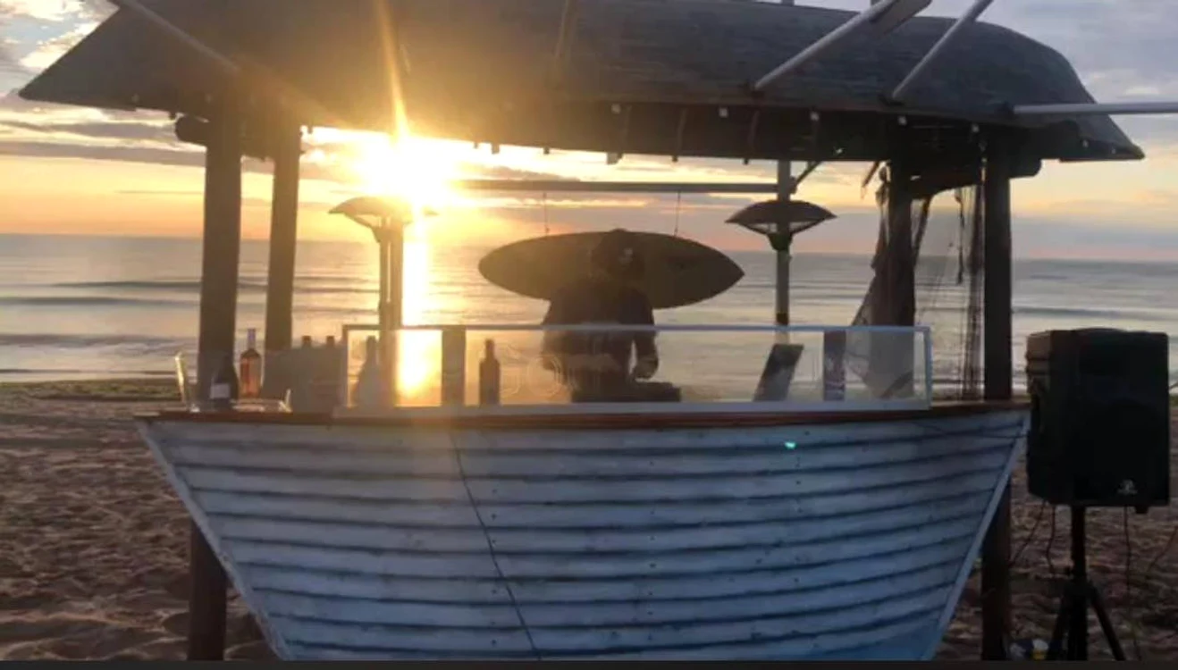 Răsăritul în Vama Veche a fost acompaniat de muzica unui DJ care a transmis show-ul live, pe Facebook