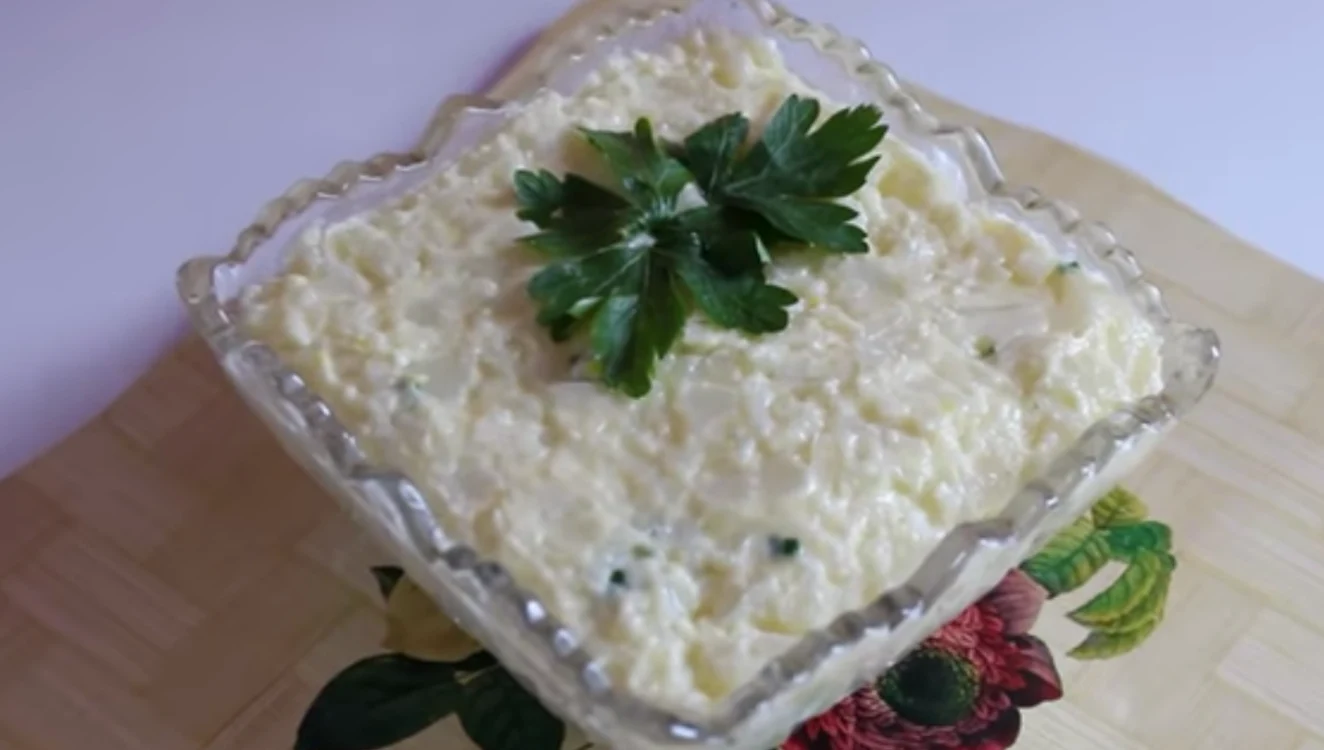 Salată de conopidă cu ceapă verde şi lămâie png