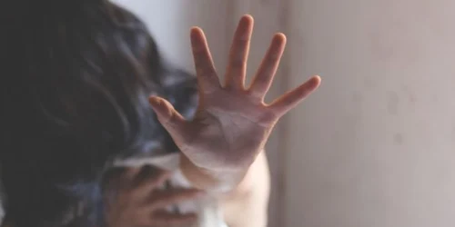 femeie viol victima frica foto shutterstock