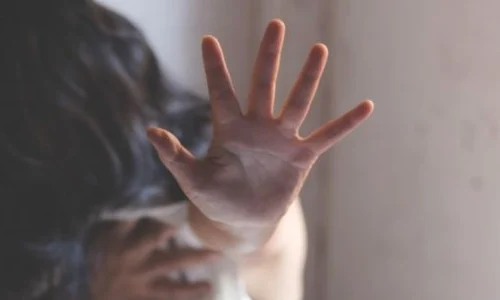 femeie viol victima frica foto shutterstock