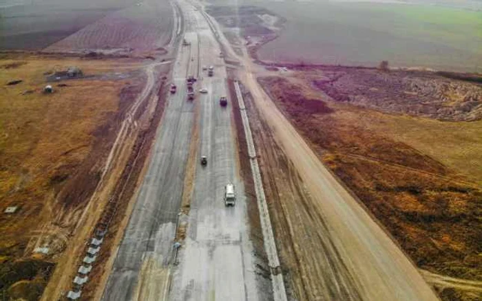 Pe lotul 2 lucrările avansează destul de lent. Foto: ziarulunirea.ro