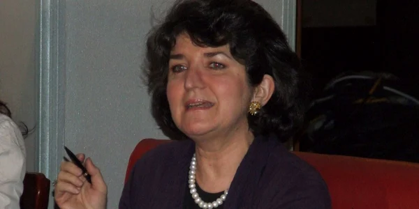 Sandra Pralong a fost, între 1998-2000, consilieră a Preşedintelui Constantinescu pentru relaţia cu românii de pretutindeni.