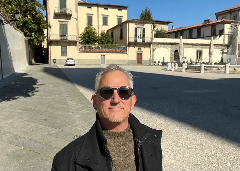 Un pensinar american, relaxat după ce s-a mutat în Italia. „Am economisit peste 20.000 de dolari pe an doar la sănătate”