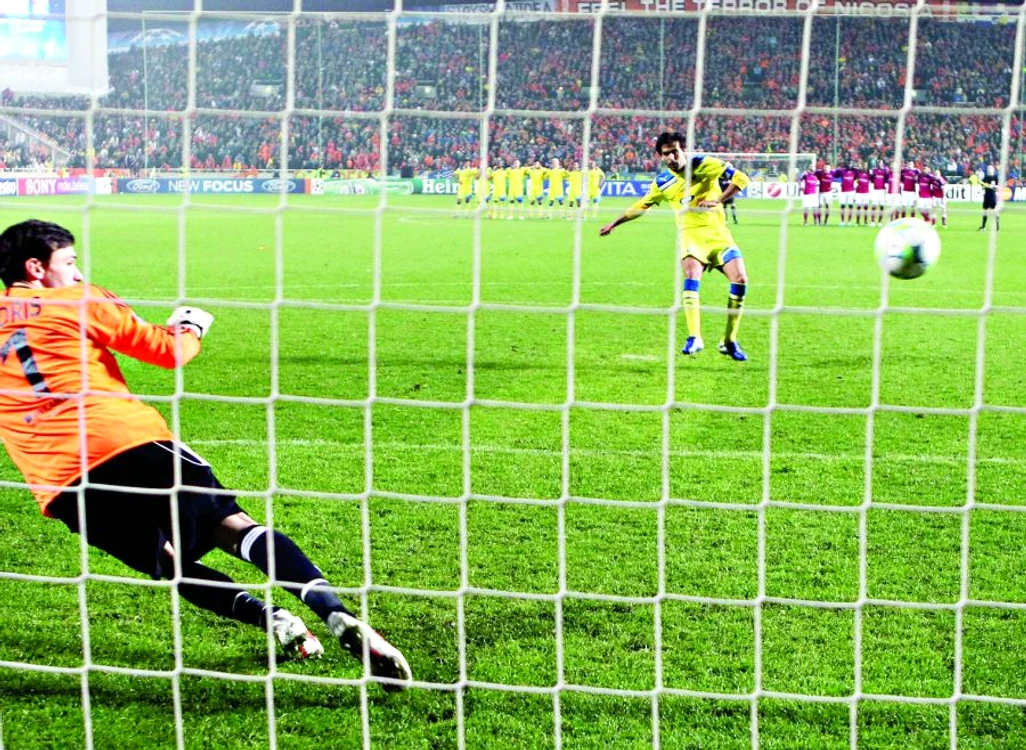 
    APOEL Nicosia a trecut la penalty-uri de Lyon  