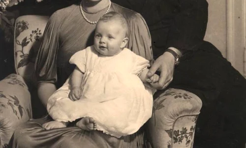 Regele Mihai si Regina Ana cu Principesa Margareta, 1950 jpeg