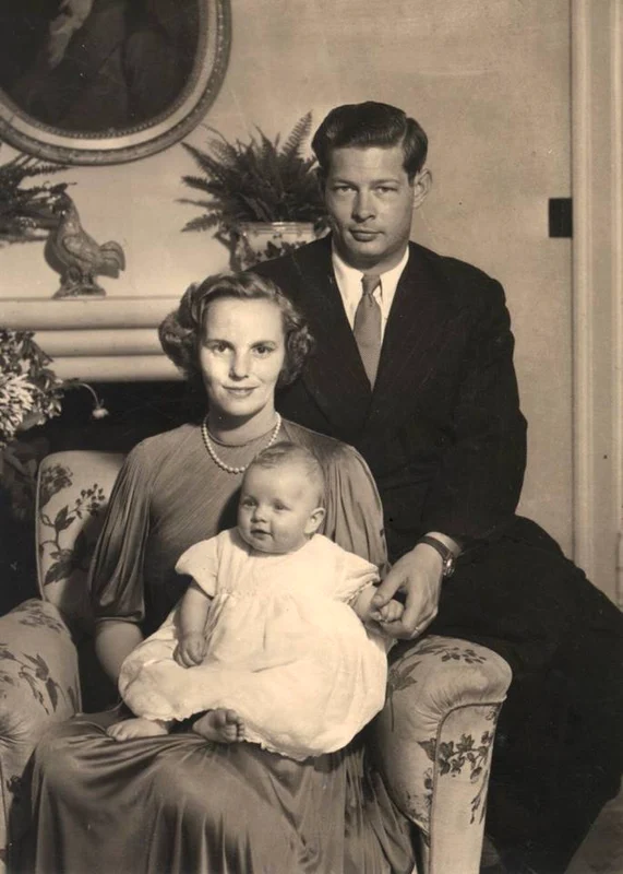 Regele Mihai si Regina Ana cu Principesa Margareta, 1950 jpeg
