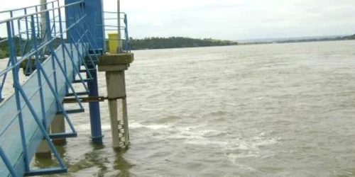 Staţiile hidro Calafat şi Gruia sunt administrate de către Administraţia Bazinală de Apă Jiu