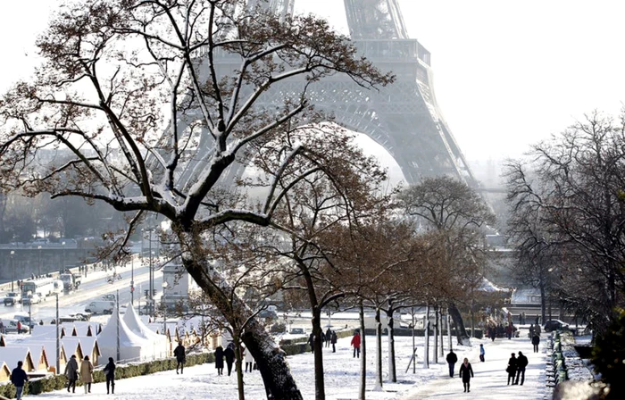 La Turnul Eiffel se poate ajunge foarte rapid folosind metroul/FOTO www.theamazingpics.com