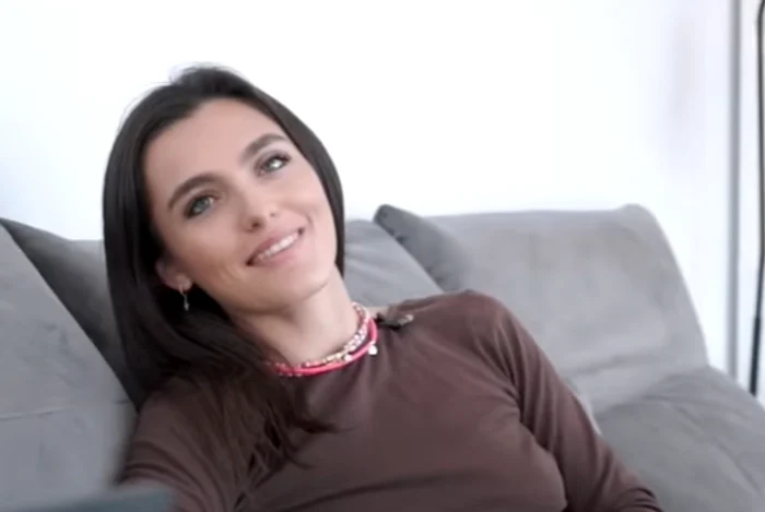 
    Alexia Eram s-a mutat singură în apartamentul pe care l-a cumpărat la sfârșitul anului trecutfoto: captură YouTube  