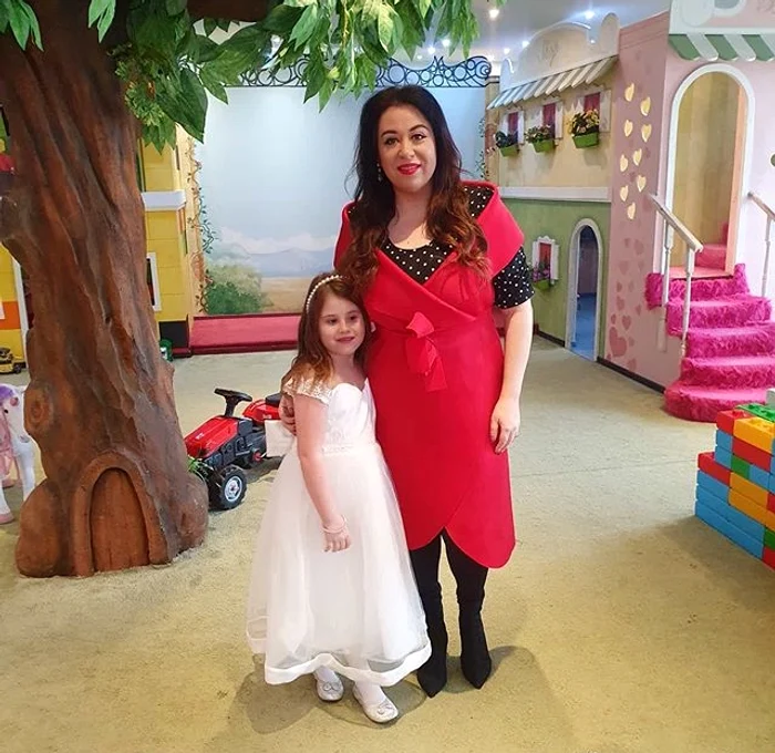 Izabela, fiica Oanei Roman, a împlinit 6 anișori