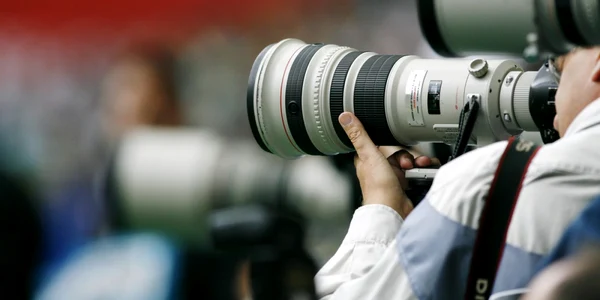 paparazzi - jurnalism - aparat de fotografiat - presa FOTO Shutterstock
