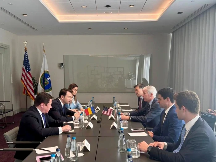 Ministrul Energiei, Sebastian Burduja, discută cu Christopher Allen Wright