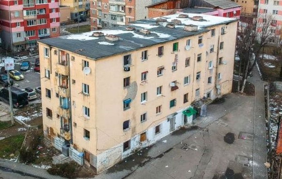 Operațiunea Turturica. Bloc locuit de romi, demolat și transformat în parcare pentru 12 milioane de lei