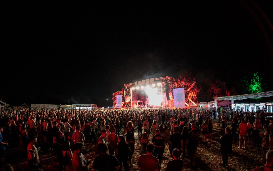 Începe Codru Festival 2023. Scenă spectaculoasă cu decor deosebit la marginea Pădurii Bistra VIDEO