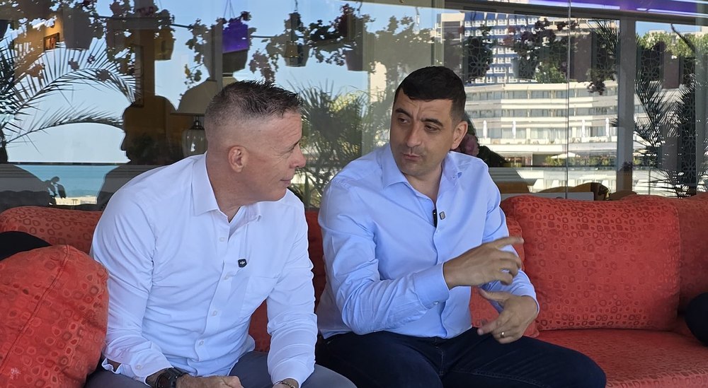 George Simion publică o fotografie alături de Gregory Bovino, fost oficial al administrației Trump 