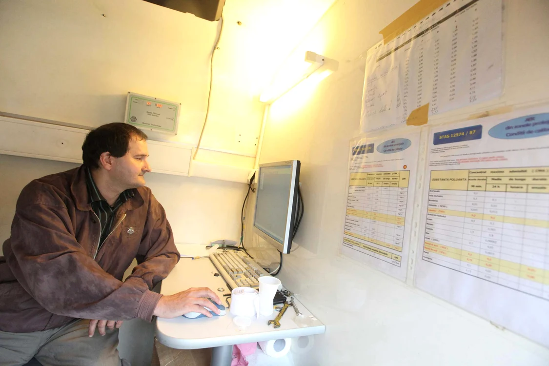 Concluziile analizelor şi datele colectate sunt transmise direct pe monitorul inspectorului