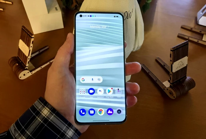 realme GT 2 Pro la lansarea din România. FOTO Adrian Pogîngeanu