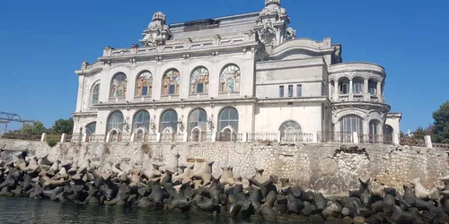 Orasul Constanta vazut de pe mare FOTO Călin Gavrilaş