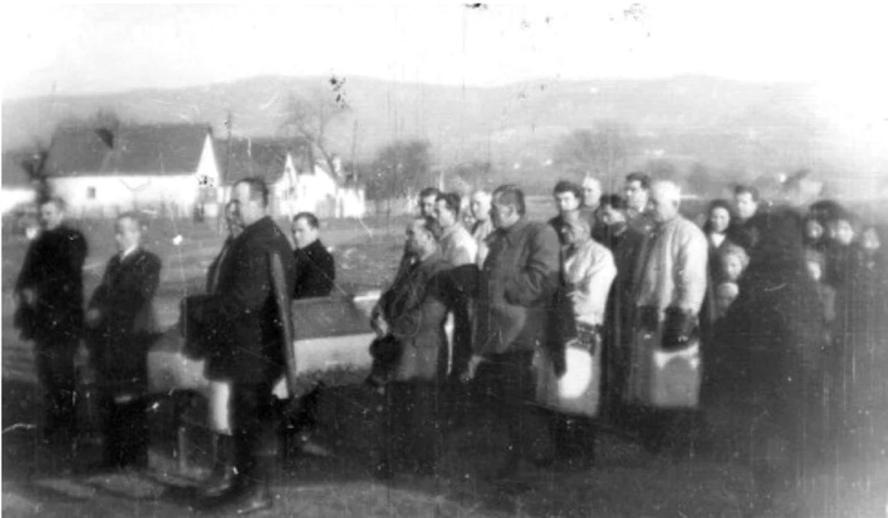 Convoiul mortual FOTO Monografia comunei Covăsînţ