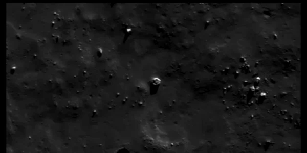 Formaţiunea hexagonală din centrul imaginii este presupusa bază extraterestră lunară (foto: YouTube)