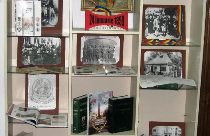 Expoziţie foto-documentară la Biblioteca Judeţeană