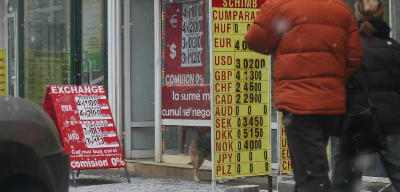 Bărbatul înarmat a reuşit să fugă din casa de schimb valutar înainte de sosirea poliţiştilor (Foto arhivă)