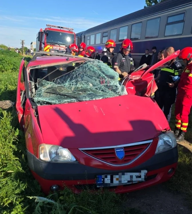 Şoferiţa a murit în urma impactului. FOTO: ISU Dâmbăviţa