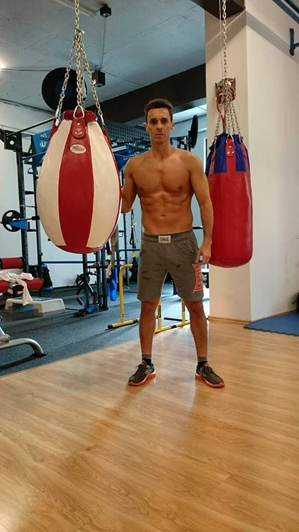 
    După bătaie, Mircea Badea susţine că a scăpat fără nicio vânătaieFoto: Arhivă personală  