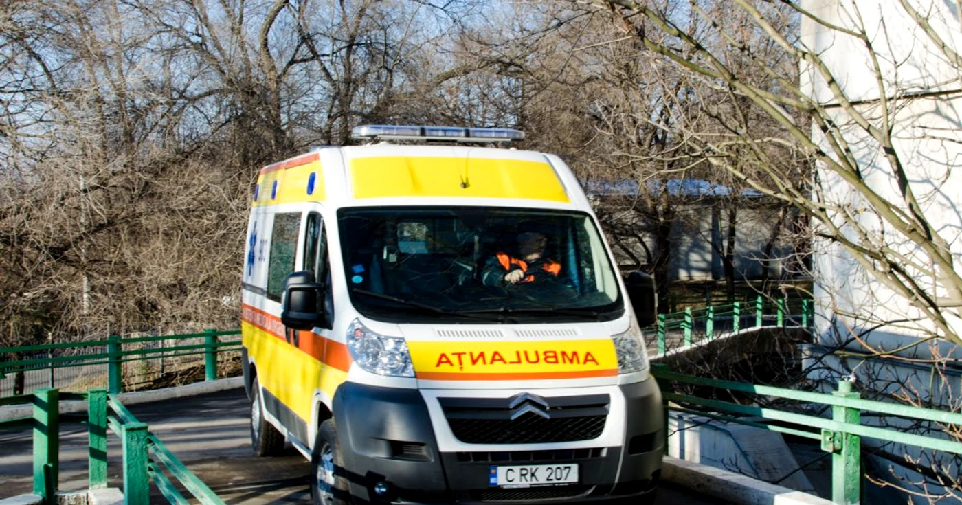 Ambulanţă la Spitalul Clinic Municipal de Urgenţă din Chişinău  FOTO: Alexandru Tarlev