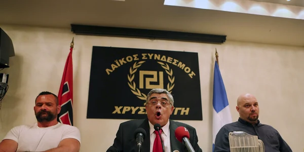 Yannis Lagos (în stânga)