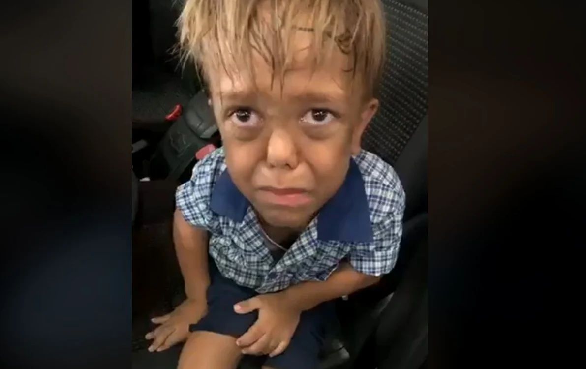 
    Un copil de 9 ani cu probleme medicale îi spune mamei lui că vrea să moară din cauza colegilor care râd constant de elFoto: Captură Video  