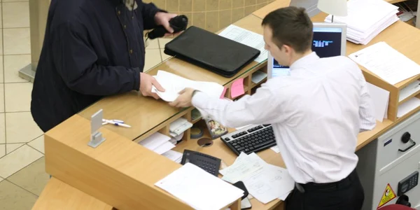 Statul garantează, prin intermediul FNGCIMM, mai multe credite acordate prin programe guvernamentale firmelor şi populaţiei