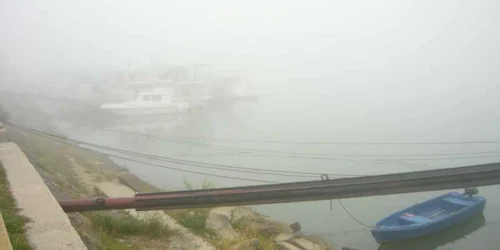 Ceaţă în port