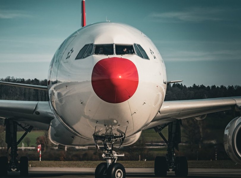 Coșmarul pasagerilor din avionul București-Zurich, după ce cabina s-a umplut de fum: „Măștile nu au căzut, ne-am acoperit gura cu un prosop ud”