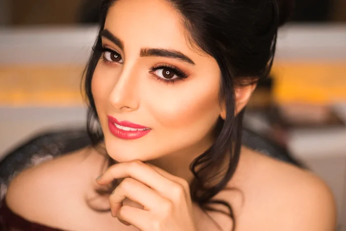 Cele mai frumoase culori de fard de pleoape pentru ochi căprui.