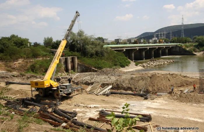 Lucrările pe Autostrada Vestului care leagă judeţele Timiş şi Hunedoara