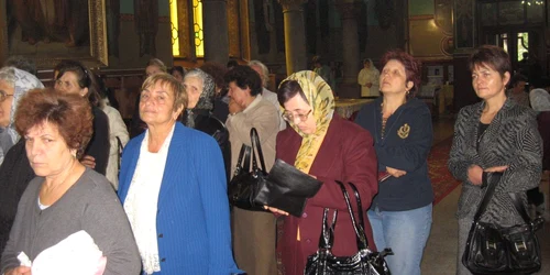 Enoriaşii ascultă sfaturile poliţiştilor