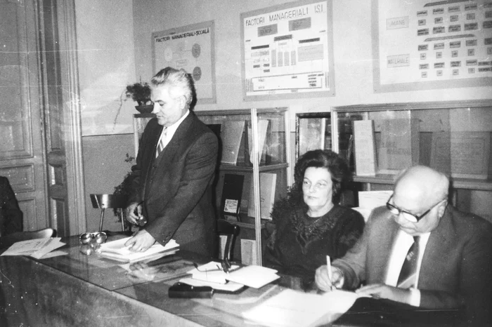 În 1996, la inaugurarea cabinetului metodic al IȘJ Olt FOTO: arhiva personală
