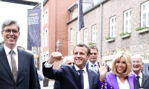 Le Président de la République Emmanuel Macron et la première dame Brigitte Macron (Trogneux) arrivent à la cathédrale d'Aix la Chapelle en Allemagne jpeg