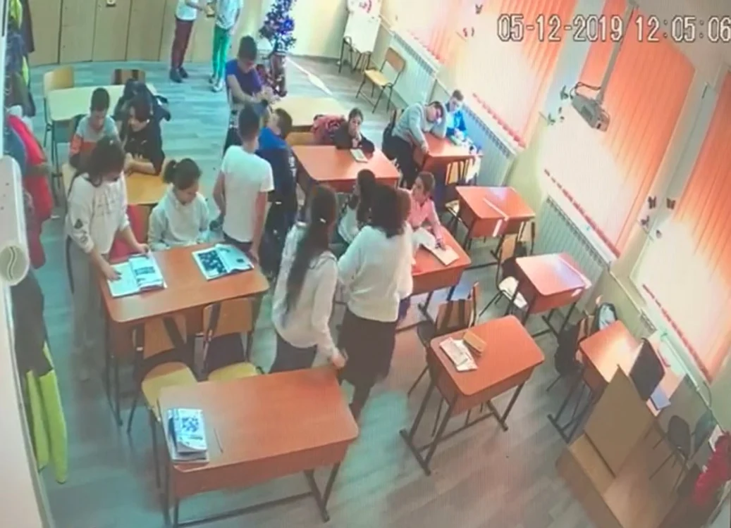 Camerele de supraveghere video ar putea reduce violența din mediul școlar FOTO: arhiva