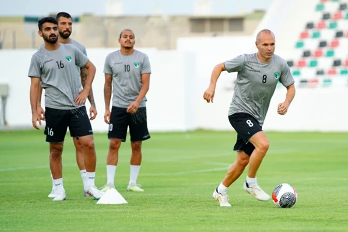 Andres Iniesta (dreapta) va juca pentru Emirates Club